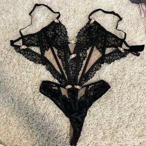 FOR LOVE AND LEMONS LINGERIE